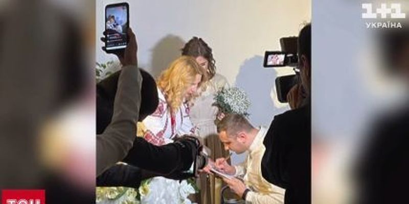 Відео їхніх заручин забанили росіяни: у Луцьку побрались гранатометник, який на війні втратив ноги, і його кохана