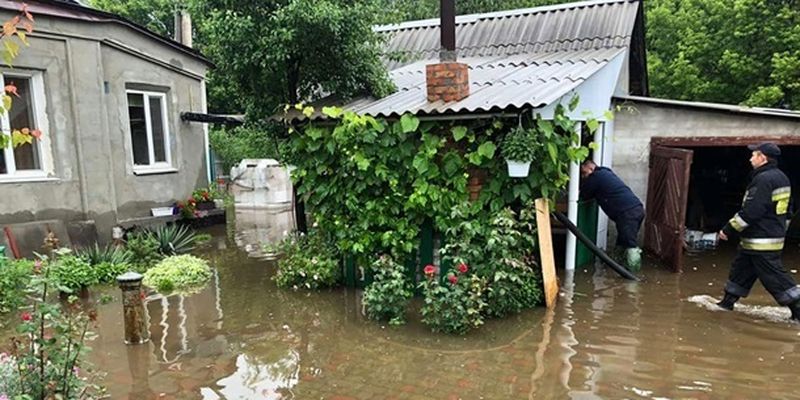 В Днепре из-за непогоды затопило 90 домов