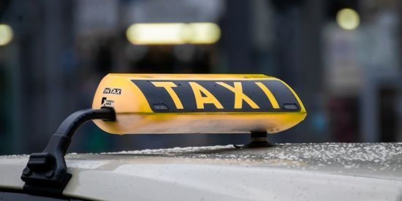 "Мавп не вожу": у Запоріжжі водій таксі відмовився везти темношкірого пасажира із дружиною