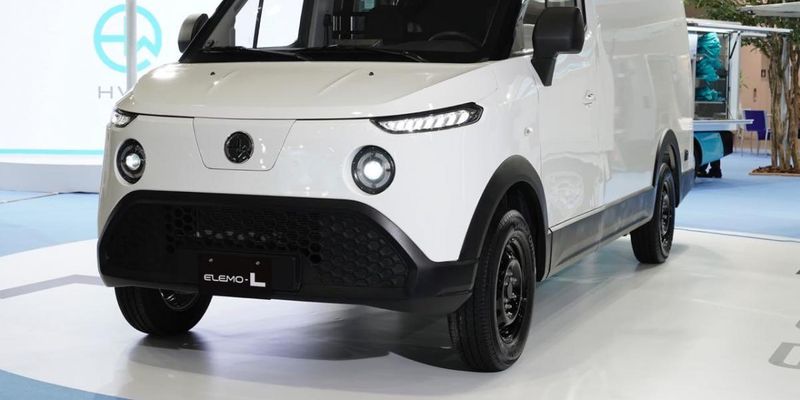 Японцы представили бюджетный электрический фургон с необычным дизайном
