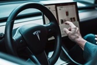 Tesla массово отзывает автомобили в США