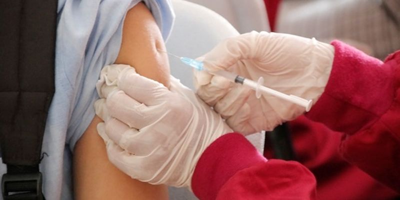 Кузин заявил об обновлении списка профессий для обязательной вакцинации