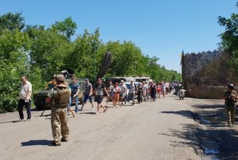 В пунктах пропуска на Донбассе в очередях ожидают 175 авто