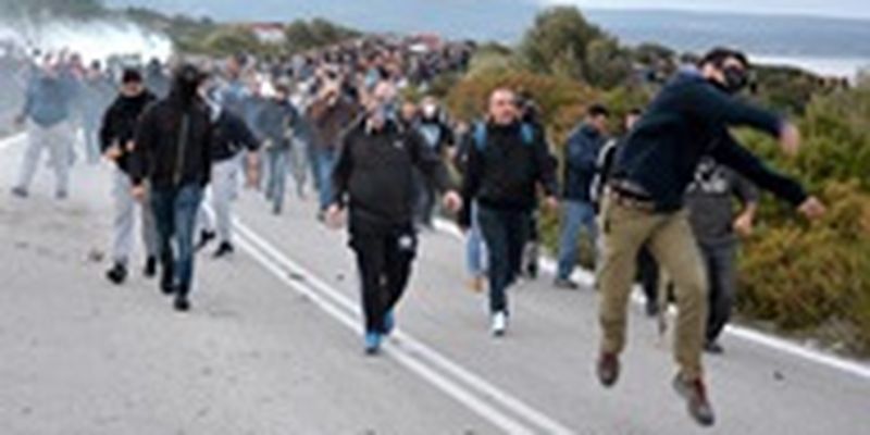 В Греции люди протестуют против новых лагерей для мигрантов