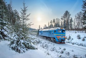 Праздник приближается: "Укрзализныця" назначила дополнительные поезда и рейсы