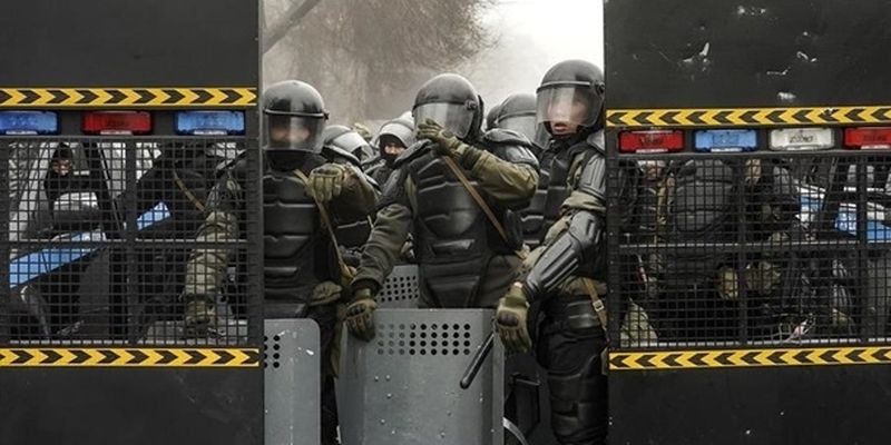 Столицу Казахстана закрыли блокпостами