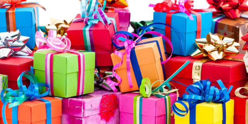 Эксперт назвал подарки, которые нельзя дарить знакомым и коллегам
