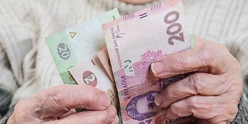 Украинцам трижды повысят пенсии: даты выплат