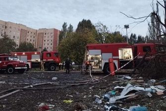 Удар по передмістю Запоріжжя: розірвалися касетні боєприпаси, розбита станція техобслуговування