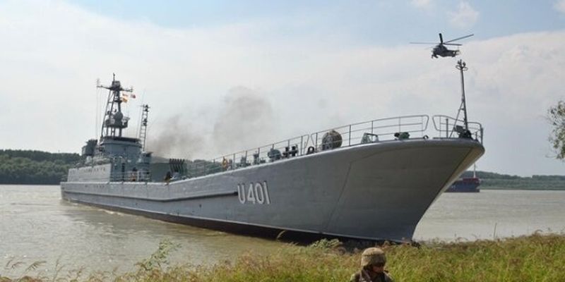 Пришлось разводить мосты: как спустили со стапелей самый большой в Украине боевой десантный корабль. ВИДЕО