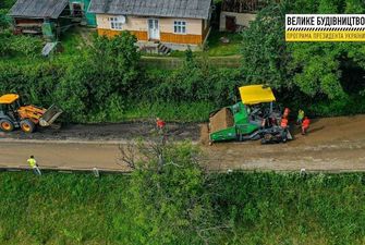 У Чернівецькій області відновлюють дорогу до буковинських Карпат