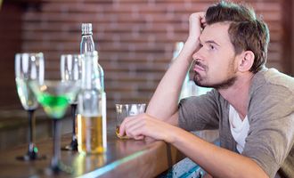 Все стадии алкогольного опьянения: как понять, что пора остановиться