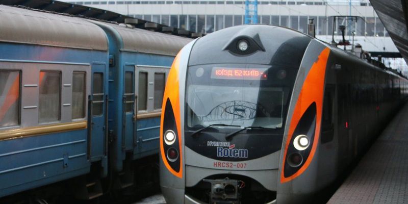 "Укрзалізниця" призначила додаткові рейси поїзда "Чотири столиці"