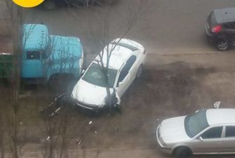 Смертельна ДТП в Києві: автомобіль з’їхав з дороги та врізався в дерево
