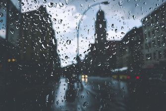 Ветер, град, молния: на Ровно обрушилась непогода
