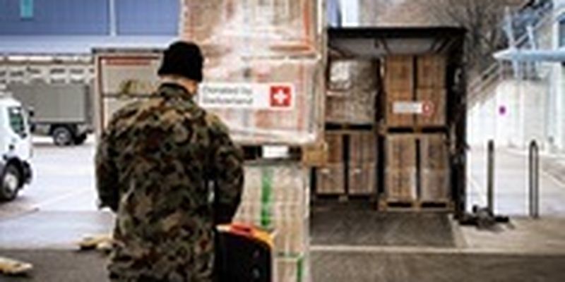 Швейцария передала Украине зимнюю одежду из армейских складов