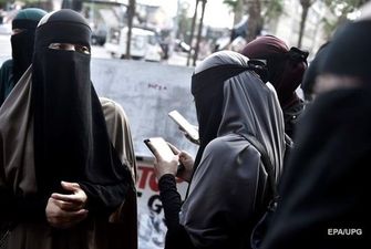 В Афганистане женщинам запретили лечиться без сопровождения мужчин