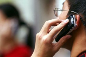 Разговоры по мобильному развивают опасную болезнь: ученые поразили ответом