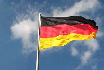 Берлин снова чего-то ждет: Германия не спешит высылать российских дипломатов
