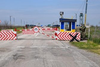Окупанти заблокували два КПВВ на адмінкордоні з Кримом