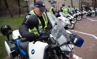 Оборудованы всем необходимым: Кличко передал патрульной полиции Киева мотоциклы от международных партнеров. Фото