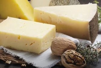 Вызывает менингит: в Украину попала партия зараженного сыра