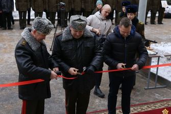 У Білорусі із перерізанням стрічки та на червоному килимі відкрили казарму