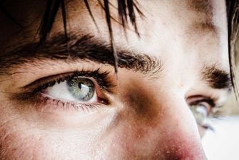 Синдром сухого ока: чому виникає, профілактика та лікування