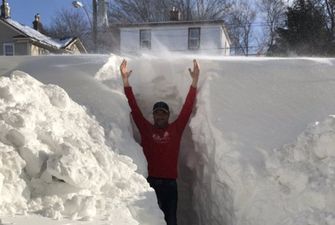 Мощный снегопад в Канаде запер тысячи людей в своих домах