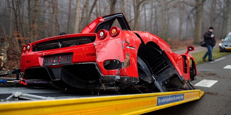В Нидерландах механик во время тест-драйва разбил дорогой спорткар: фото