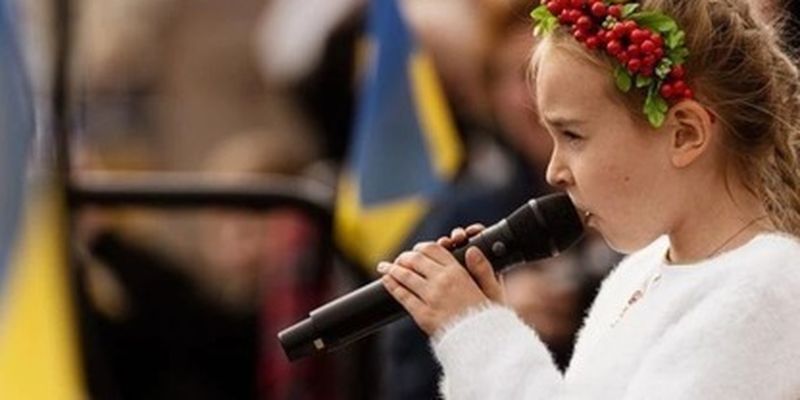 Маленькая Амелия Анисович спела "Let it go" на украинском и растрогала сеть: яркое видео/Ролик уже посмотрели более 50 млн пользователей