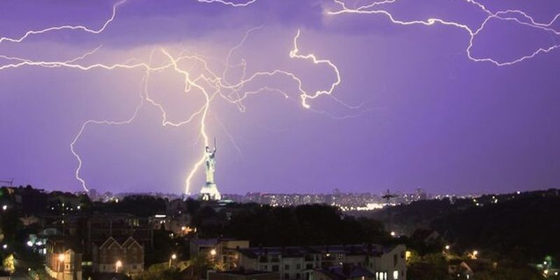 На Киев надвигается страшная буря: синоптик предупредила об опасности