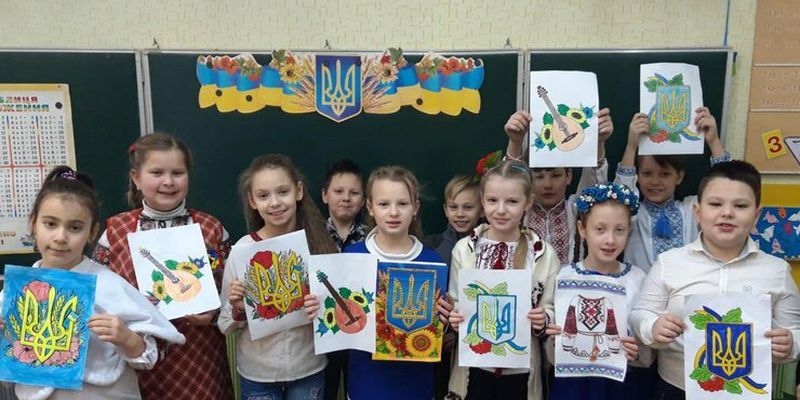 "Батько наш Бандера": украинские школьники запустили новый флешмоб