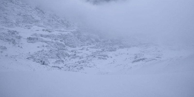 В Карпатах сошла лавина: снежные заносы достигают 80 сантиметров