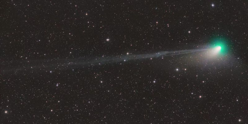 Астрофотограф показал, как комета потеряла хвост из-за солнечной бури – фото