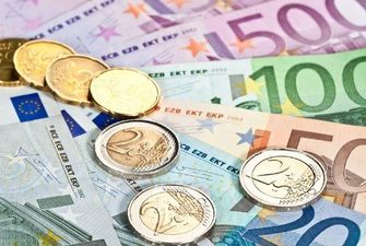Евро и доллар подешевели: курс валют на 19 ноября