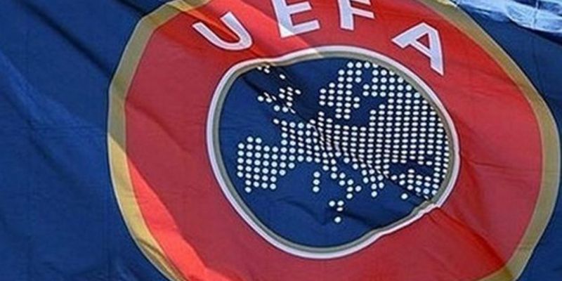 УЕФА наказал «Фенербахче» за скандальные скандирования фанатов