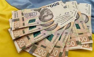 Помощь пенсионерам: кто получит от 450 до 3100 гривен летом