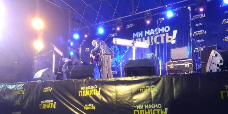 День достоинства и свободы: На Майдане начался праздничный концерт, но желающих его посмотреть нет