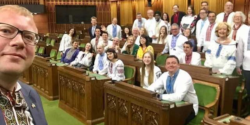 Канадські депутати прийшли в парламент у вишиванках