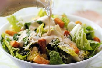 Самый вкусный "Цезарь": как приготовить салат правильно
