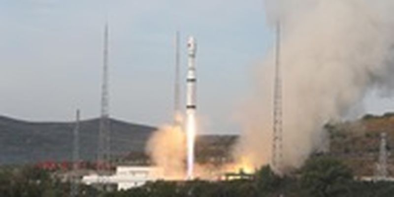 Китай вывел на орбиту три экспериментальных спутника