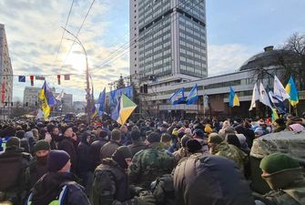 Суд над Порошенко: нардеп от ЕС пострадал в стычке с полицией перед митингом