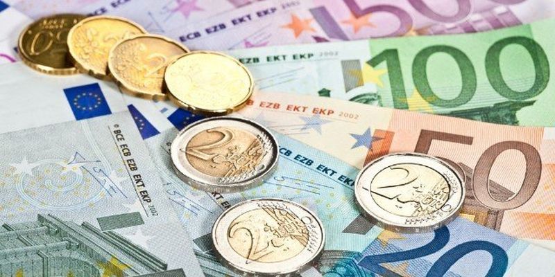 Євро й долар здешевшали: курс валют на 10 грудня