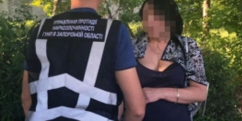 В Запорожье полицейские задержали 35-летнюю женщину за сбыт метадона