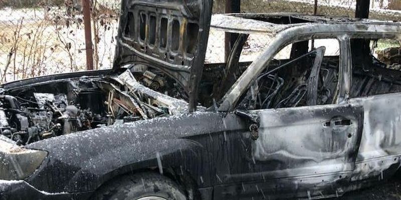 В Ужгороді невідомі підпалили авто журналіста: поліція розслідує справу