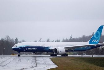 Новий літак Boeing 777X піднявся в небо у свій перший політ у США
