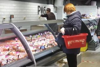 Ніякої зарплати не вистачить: супермаркети підняли ціни на сосиски та ковбасу