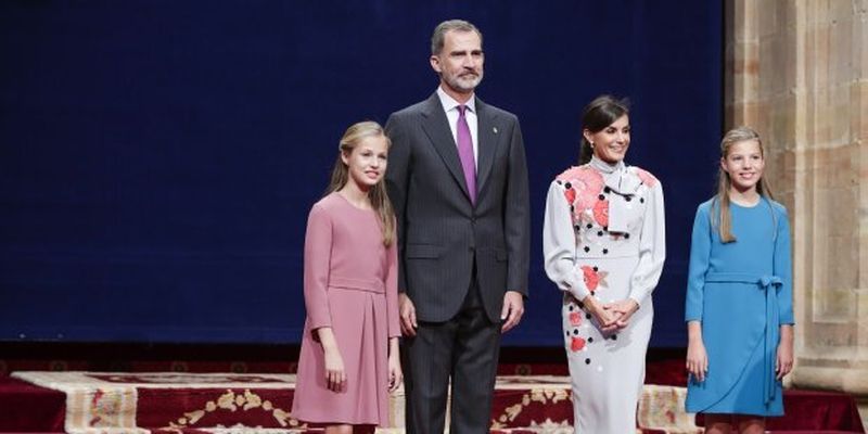 У сукні з квітковою вишивкою: королева Іспанії Летиція здійснила публічний вихід