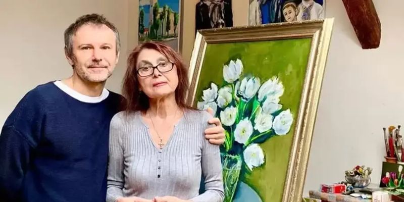 Лидер "Океан Ельзи" Вакарчук показал редкое фото со своей мамой